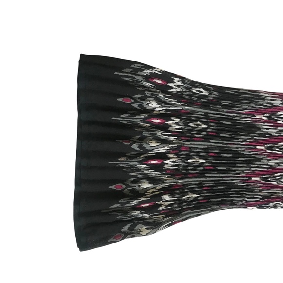 Larry Levine V-Neck Top • Long Sleeve • Pink Black Gray Ikat Print Stretchy - Picture 5 of 13